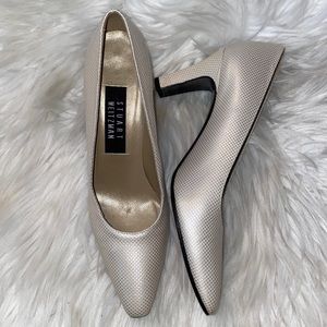 Stuart weitzman Classic Ivory Pump
